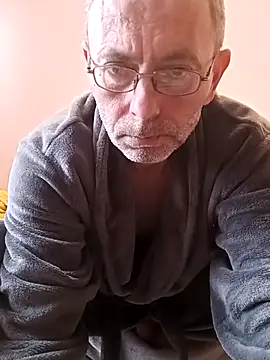 Snapshot of BesterJunge45 chatting on 02.18.25 BesterJunge45 online show from 02.18.25
