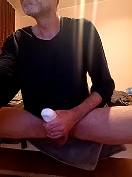 Snapshot of BesterJunge45 chatting on 11.30.25 BesterJunge45 online show from 11.30.25