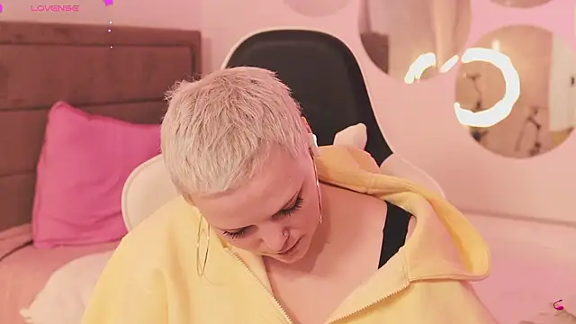 LikaBerry1 online show from 02.12.26