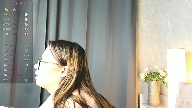 Snapshot of Jessica_Soon chatting on 02.07.25 Jessica Soon online show from 02.07.25