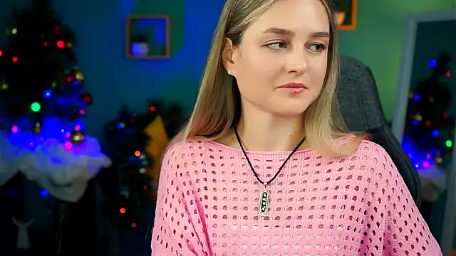 Snapshot of DeboraLarson chatting on 12.17.24 DeboraLarson online show from 12.17.24