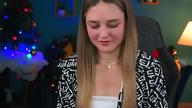 Snapshot of DeboraLarson chatting on 12.20.24 DeboraLarson online show from 12.20.24