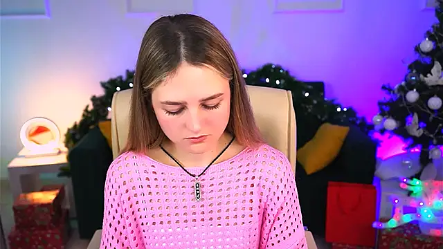 Snapshot of DeboraLarson chatting on 12.21.24 DeboraLarson online show from 12.21.24