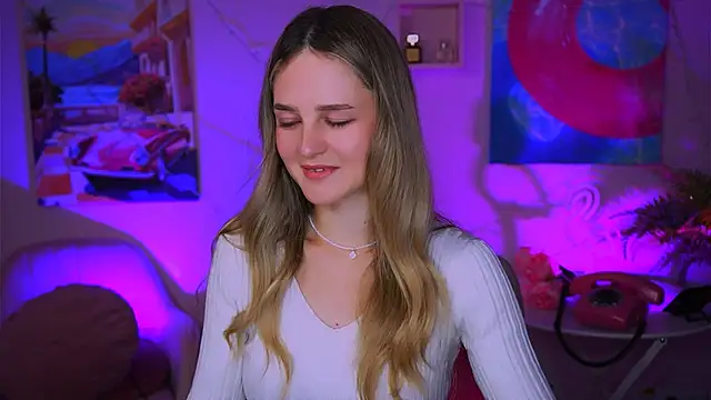 Snapshot of DeboraLarson chatting on 12.25.24 DeboraLarson online show from 12.25.24