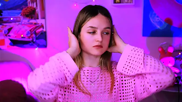 Snapshot of DeboraLarson chatting on 01.29.25 DeboraLarson online show from 01.29.25