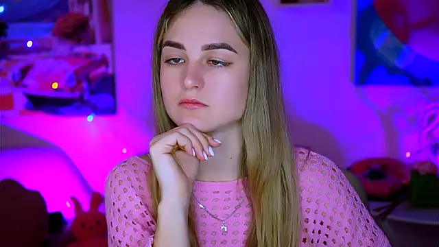 Snapshot of DeboraLarson chatting on 02.15.25 DeboraLarson online show from 02.15.25