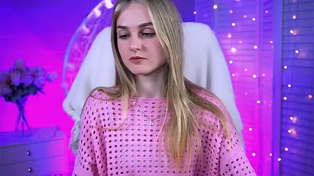 Snapshot of DeboraLarson chatting on 03.19.25 DeboraLarson online show from 03.19.25