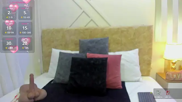 ashley  foxx  online show from 10.30.25