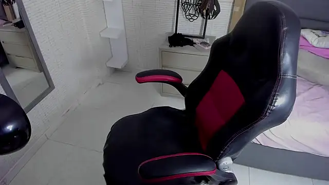 Snapshot of MARAYLOUS chatting on 01.31.25 MARAYLOUS online show from 01.31.25