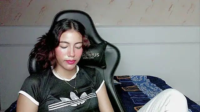 Snapshot of dayanita_hot_ chatting on 02.08.25 dayanita hot online show from 02.08.25