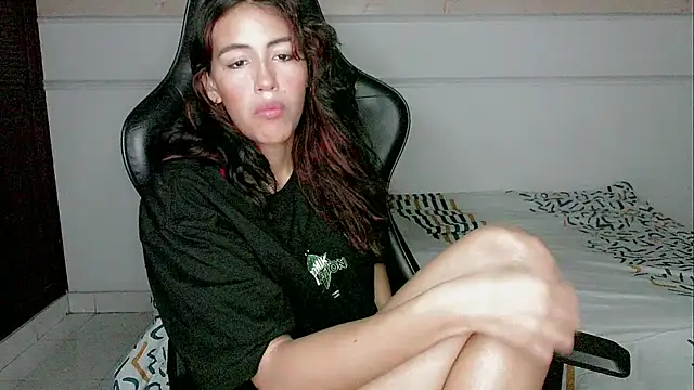 Snapshot of dayanita_hot_ chatting on 02.14.25 dayanita hot online show from 02.14.25