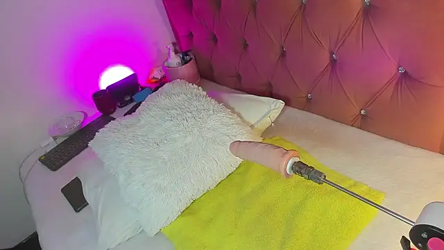 Snapshot of kyliestteel chatting on 03.22.26 kyliestteel online show from 03.22.26