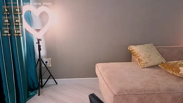 Snapshot of Alinablisskiss chatting on 02.06.25 Alinablisskiss online show from 02.06.25