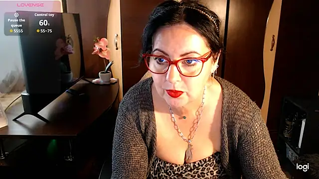 Snapshot of exymilf_ chatting on 10.16.25 exymilf online show from 10.16.25