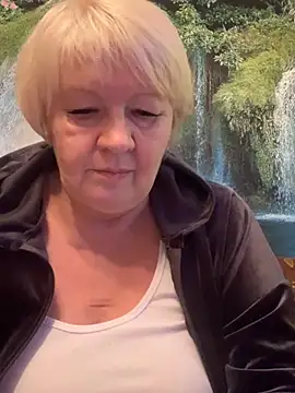 Snapshot of Laura_Millf chatting on 12.30.24 Laura Millf online show from 12.30.24