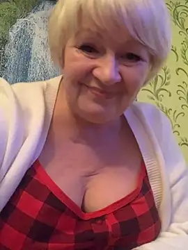 Snapshot of Laura_Millf chatting on 01.01.25 Laura Millf online show from 01.01.25