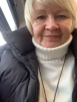 Snapshot of Laura_Millf chatting on 01.21.25 Laura Millf online show from 01.21.25