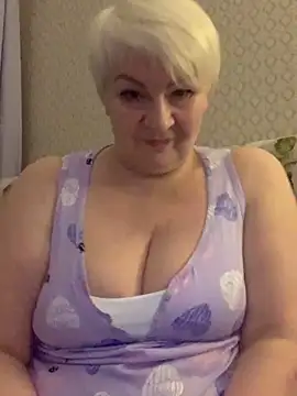 Snapshot of Laura_Millf chatting on 02.01.25 Laura Millf online show from 02.01.25