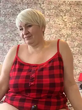 Snapshot of Laura_Millf chatting on 02.15.25 Laura Millf online show from 02.15.25