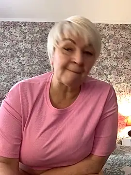 Snapshot of Laura_Millf chatting on 03.05.25 Laura Millf online show from 03.05.25