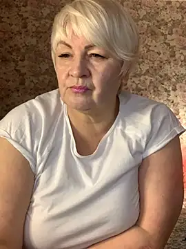 Snapshot of Laura_Millf chatting on 03.05.25 Laura Millf online show from 03.05.25
