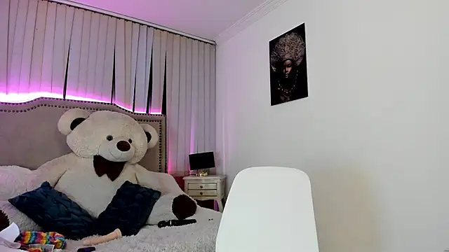 Valentina Se online show from 12.18.24