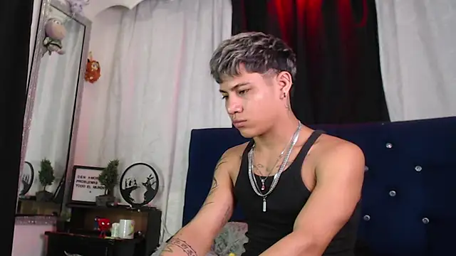 Snapshot of Sexys_Boys_Hot1 chatting on 06.25.26 Sexys Boys Hot1 online show from 06.25.26