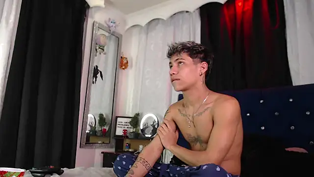 Snapshot of Sexys_Boys_Hot1 chatting on 06.30.26 Sexys Boys Hot1 online show from 06.30.26