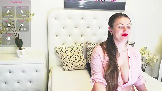 Ysabell01 online show from 03.17.25