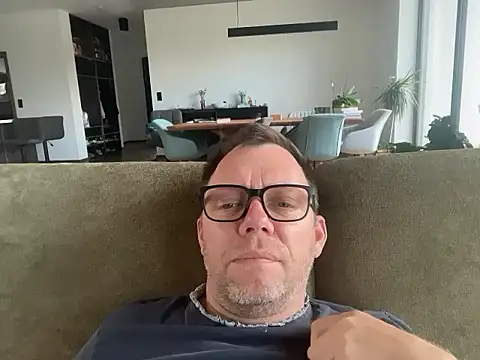 Snapshot of xmnbx77 chatting on 10.13.25 xmnbx77 online show from 10.13.25