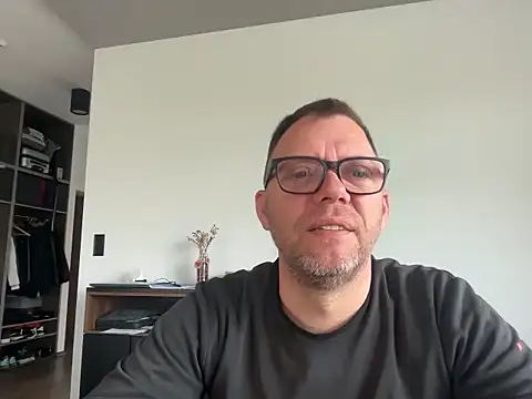 Snapshot of xmnbx77 chatting on 10.15.25 xmnbx77 online show from 10.15.25