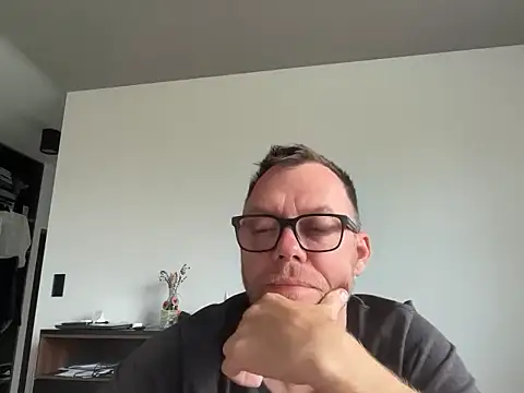 Snapshot of xmnbx77 chatting on 10.21.25 xmnbx77 online show from 10.21.25