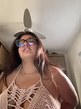 Snapshot of isa_ofc2024 chatting on 12.31.24 isa ofc2024 online show from 12.31.24