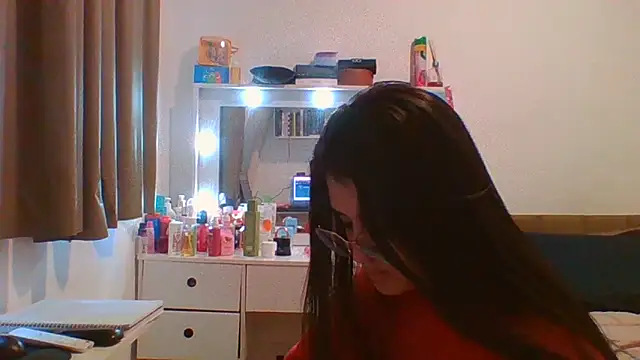 Snapshot of isa_ofc2024 chatting on 05.26.26 isa ofc2024 online show from 05.26.26