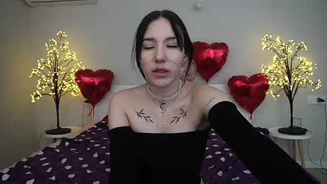 NikkiGoldSide online show from 02.26.25