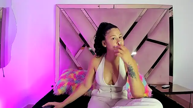 Snapshot of Sofia-candyht chatting on 02.18.25 Sofia-candyht online show from 02.18.25