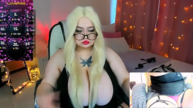 Snapshot of love_insidee chatting on 02.19.25 love insidee online show from 02.19.25