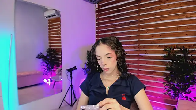 Sapphire Venuss online show from 02.08.26