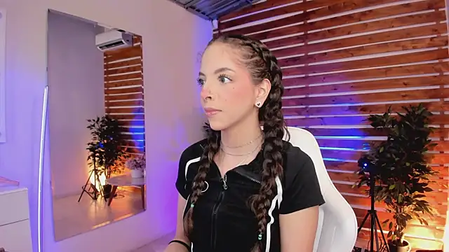 Sapphire Venuss online show from 04.18.26