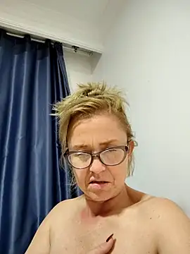 Snapshot of issa_soto_ chatting on 03.08.26 issa soto online show from 03.08.26