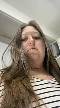 Snapshot of Chloee_ep chatting on 04.12.26 Chloee ep online show from 04.12.26