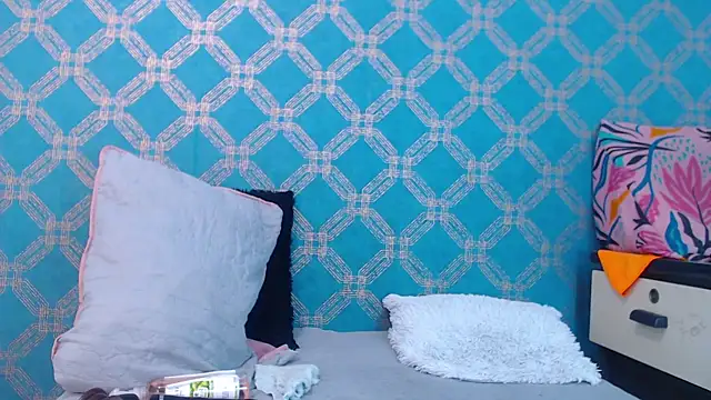 Snapshot of violeta_cute18 chatting on 02.14.25 violeta cute18 online show from 02.14.25