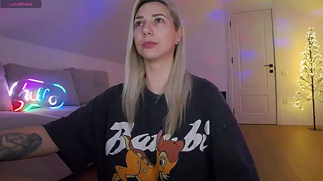 Snapshot of KhloeK chatting on 01.12.26 KhloeK online show from 01.12.26