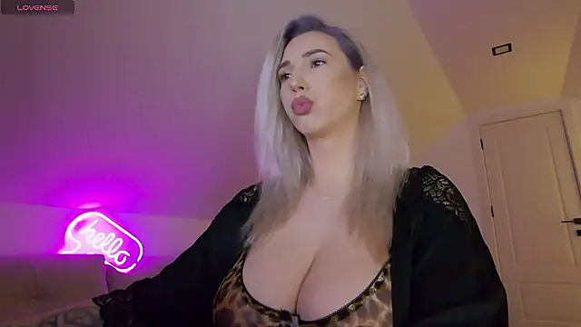 Snapshot of KhloeK chatting on 02.16.26 KhloeK online show from 02.16.26