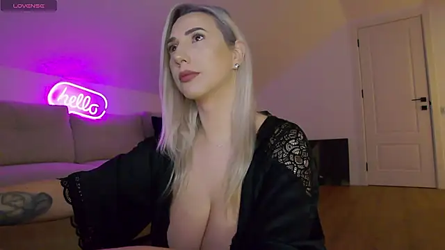 Snapshot of KhloeK chatting on 02.24.26 KhloeK online show from 02.24.26