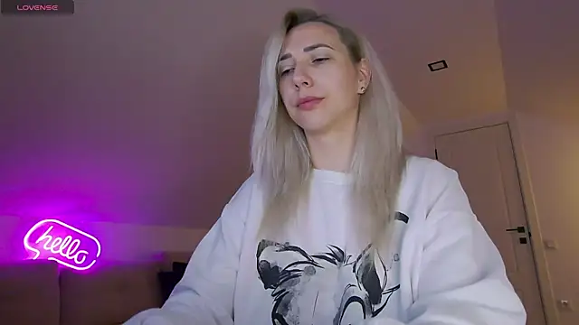 Snapshot of KhloeK chatting on 03.28.26 KhloeK online show from 03.28.26