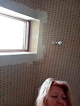 Snapshot of Lauri_scherri chatting on 10.12.25 Lauri scherri online show from 10.12.25