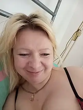 Snapshot of Lauri_scherri chatting on 06.16.26 Lauri scherri online show from 06.16.26