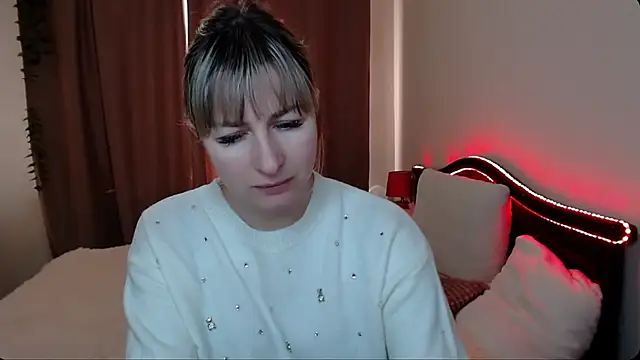 Snapshot of Incredible_Ariela chatting on 12.21.24 Incredible Ariela online show from 12.21.24