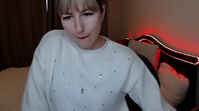 Snapshot of Incredible_Ariela chatting on 12.21.24 Incredible Ariela online show from 12.21.24
